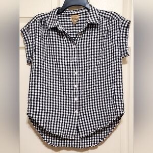 Como Vintage Classic Button down Short Sleeve Top. Size S